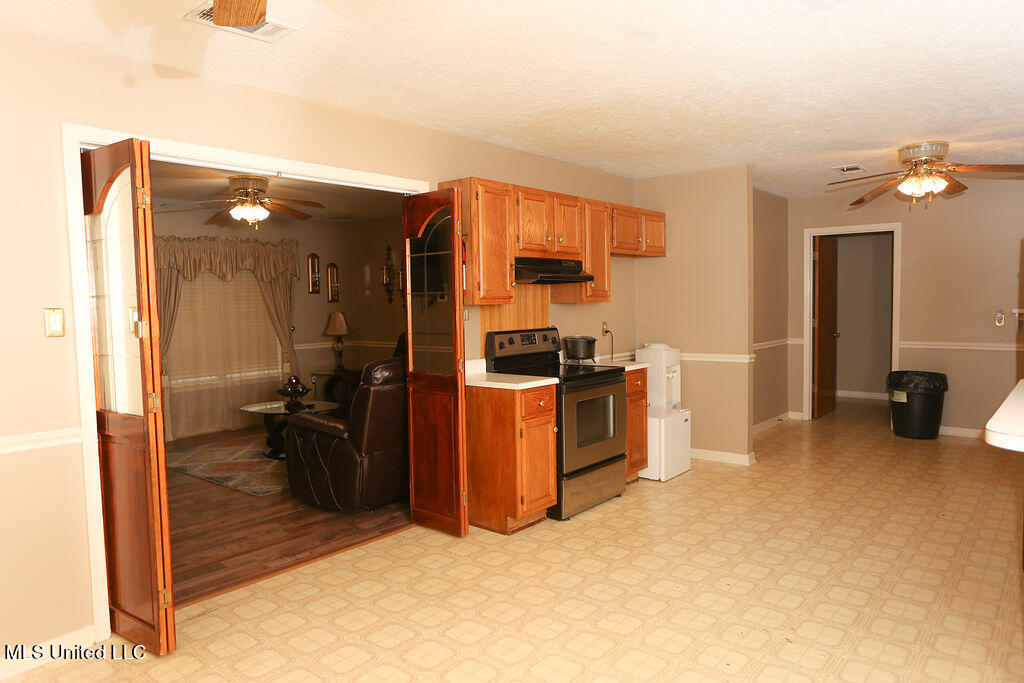 4103 Rainey Road Jackson, MS 39212 - Photo 12 of 28 IMG_2161