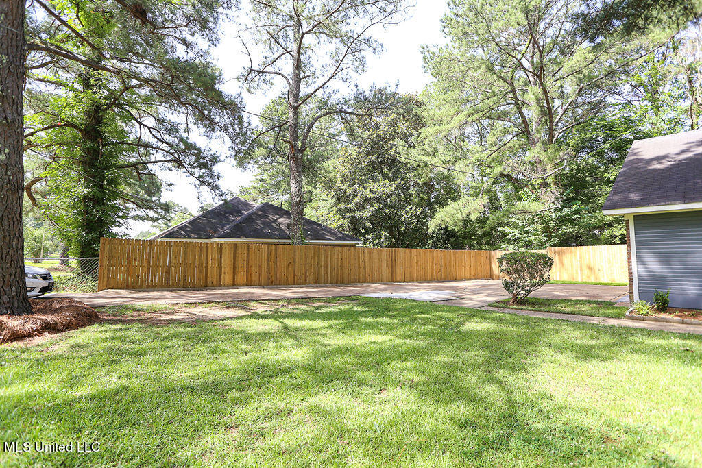 4103 Rainey Road Jackson, MS 39212 - Photo 8 of 28 IMG_2198
