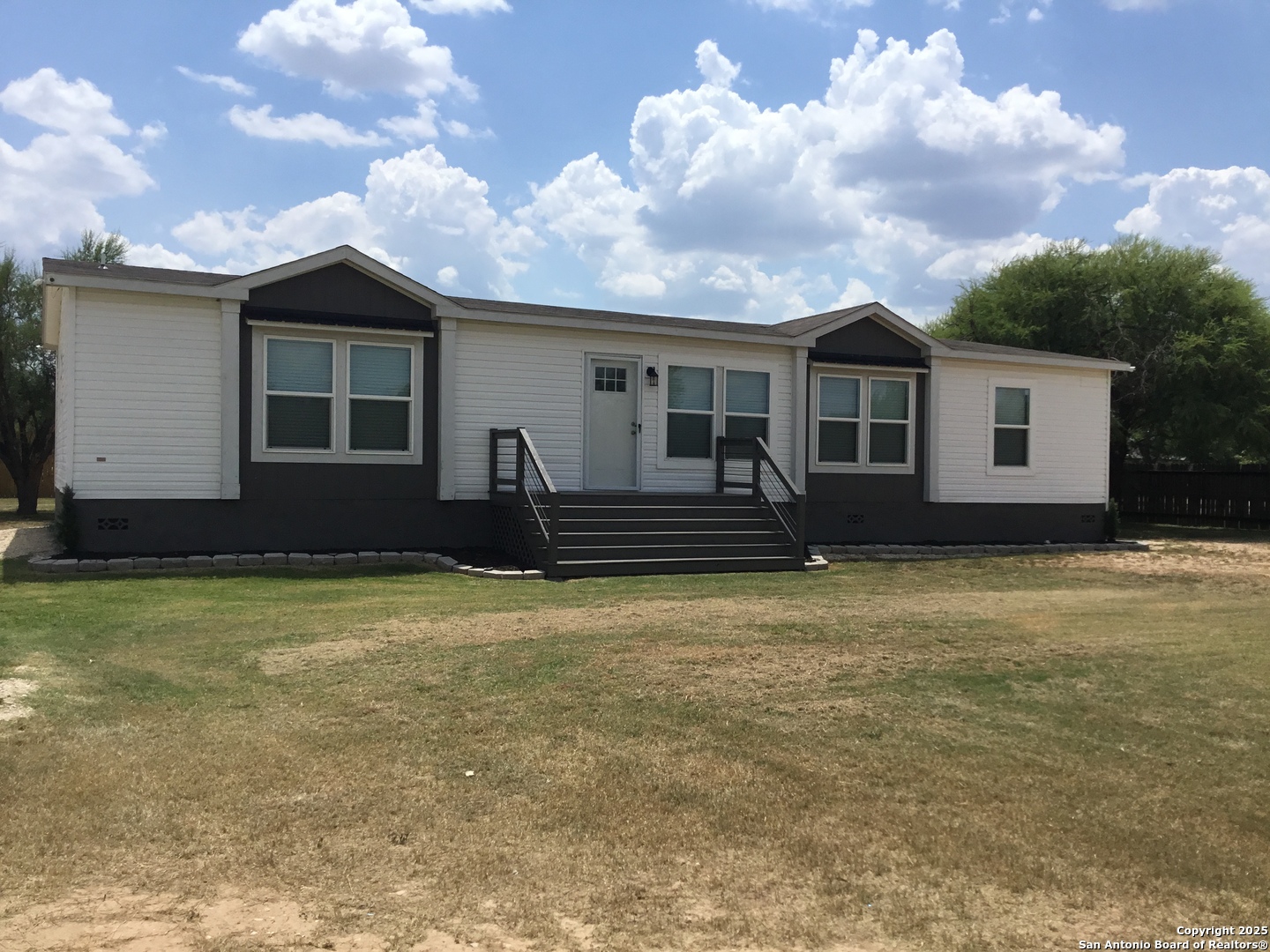 680 Southeast Front Avenue Sabinal, TX 78881 - Photo 2 of 37