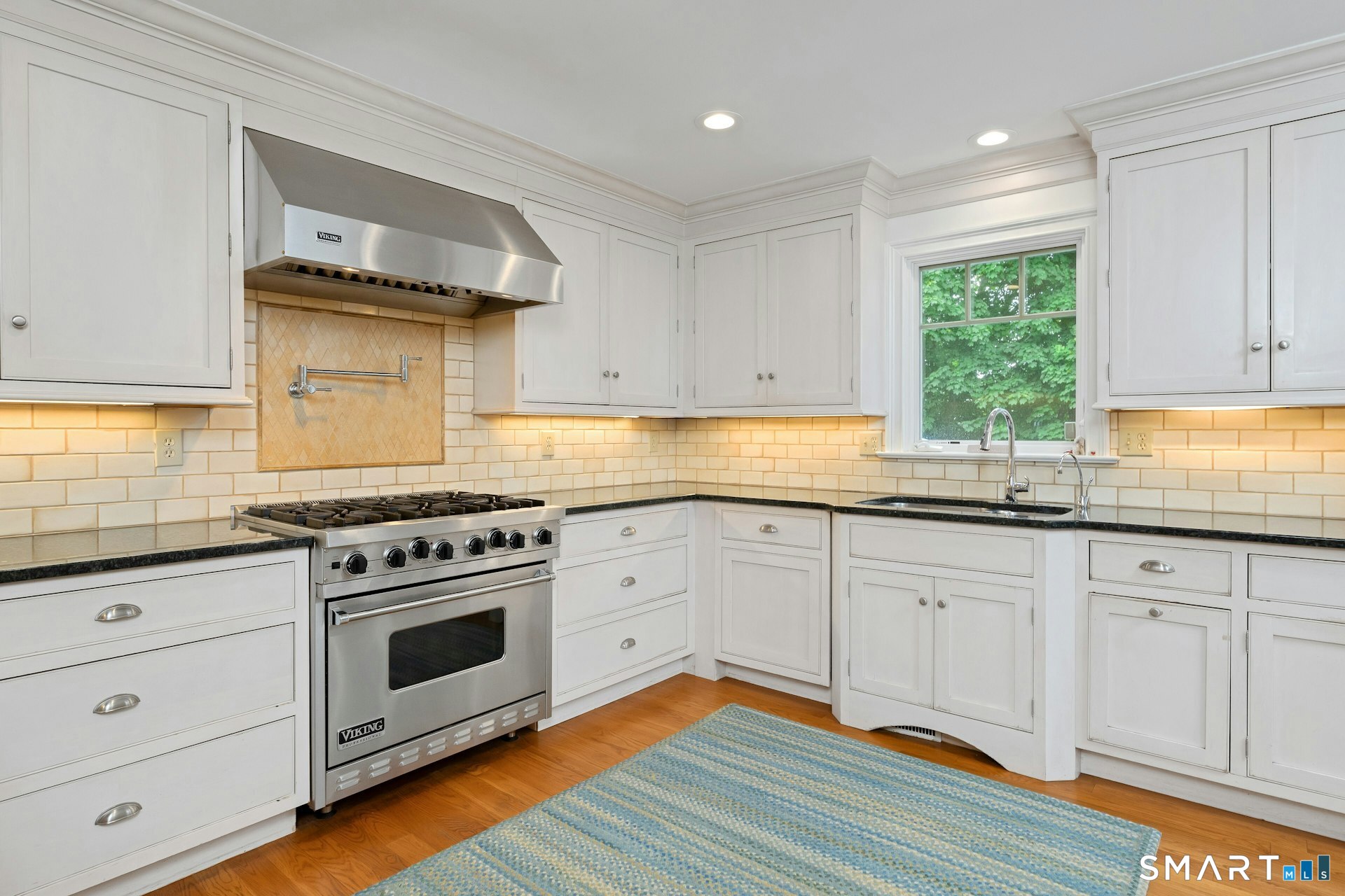 11 Walmsley Road Darien, CT 06820 - Photo 9 of 38