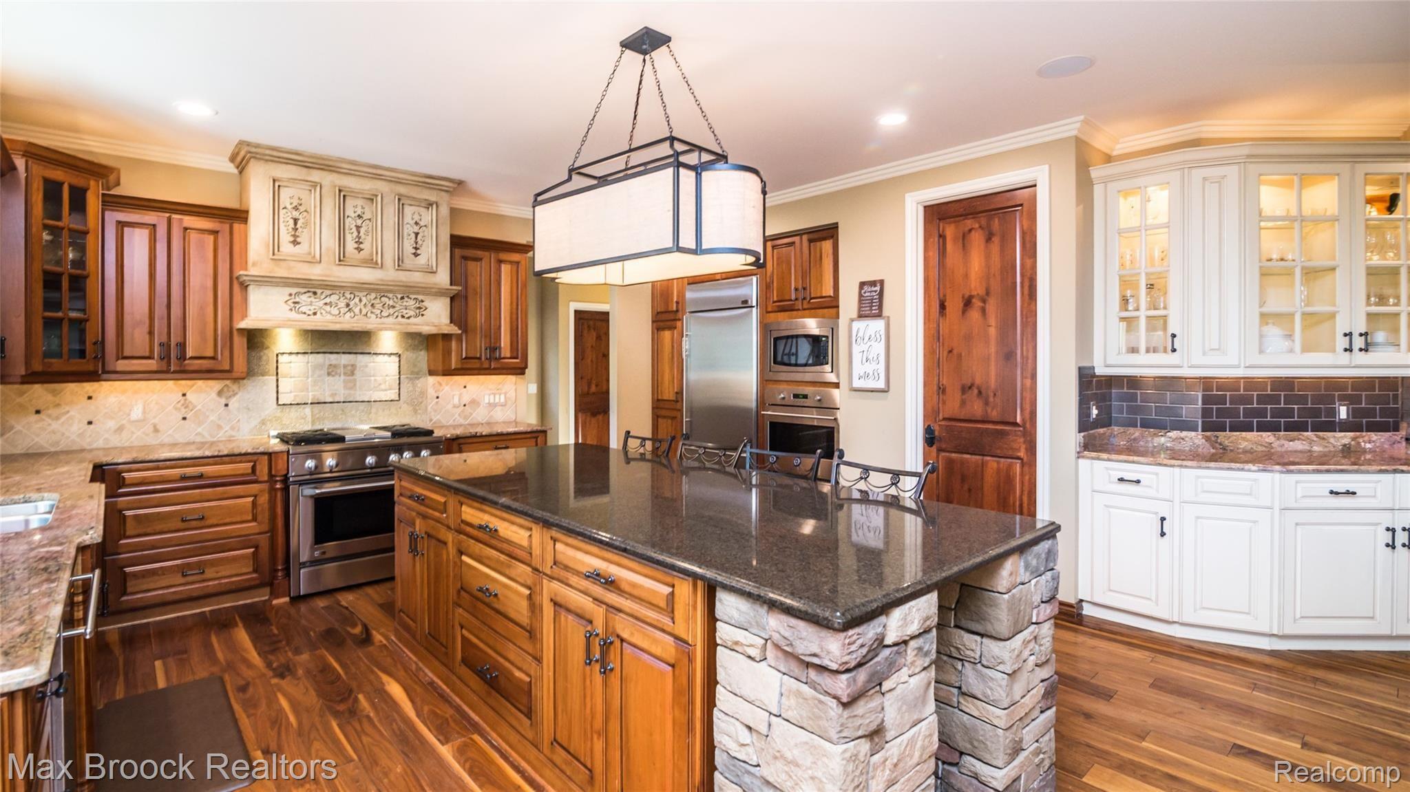 5525 Leeds Court Rochester, MI 48306 - Photo 27 of 99 052_10.jpg