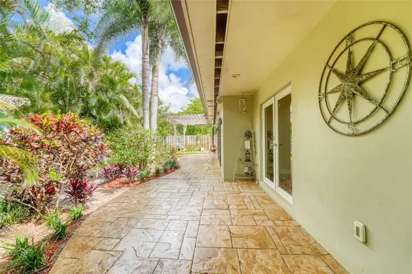 $849,900 | 661 Northwest 66th Avenue, Plantation, FL 33317