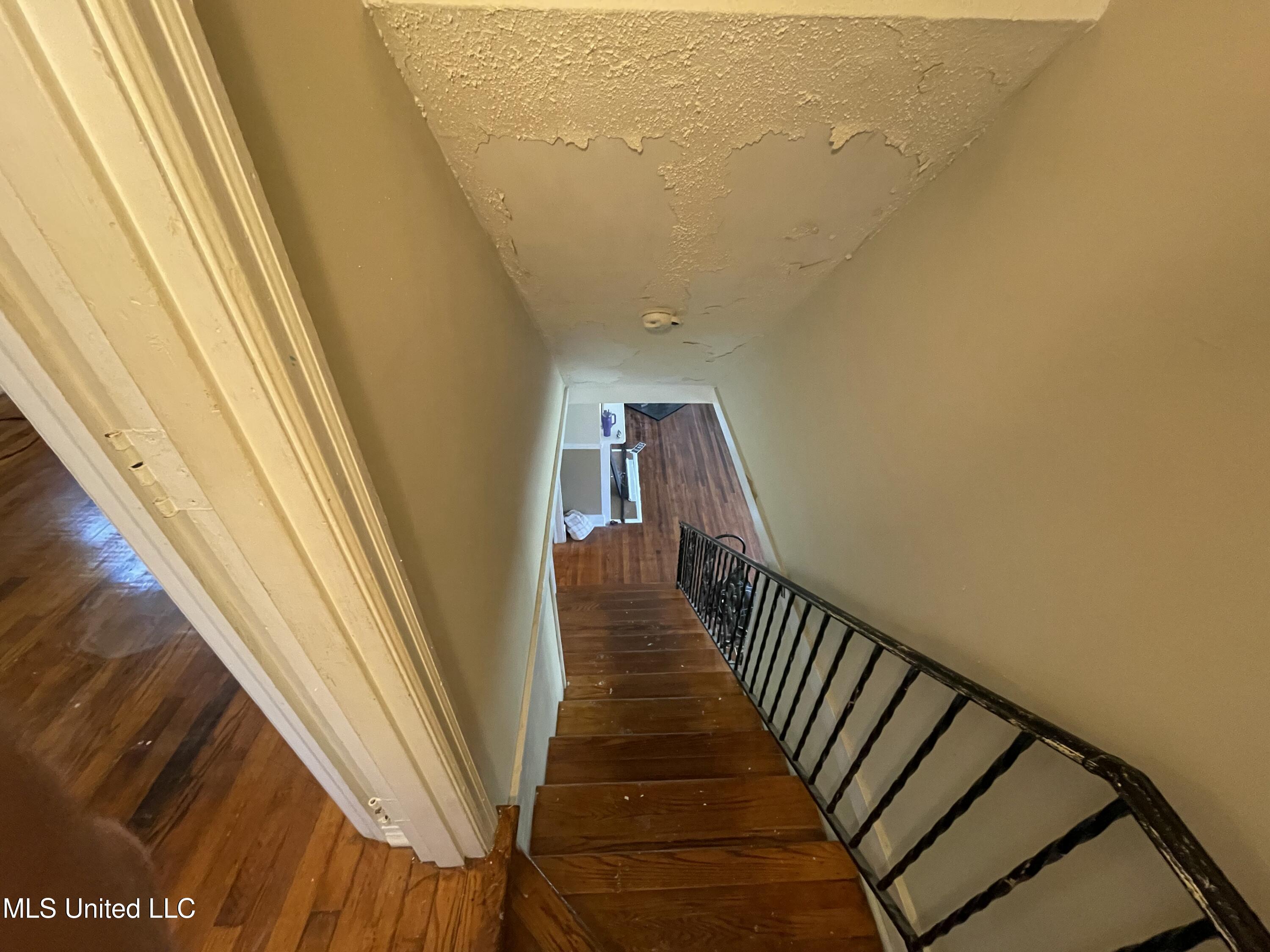 219 Constance Lane Columbus, MS 39702 - Photo 18 of 28 Stairway