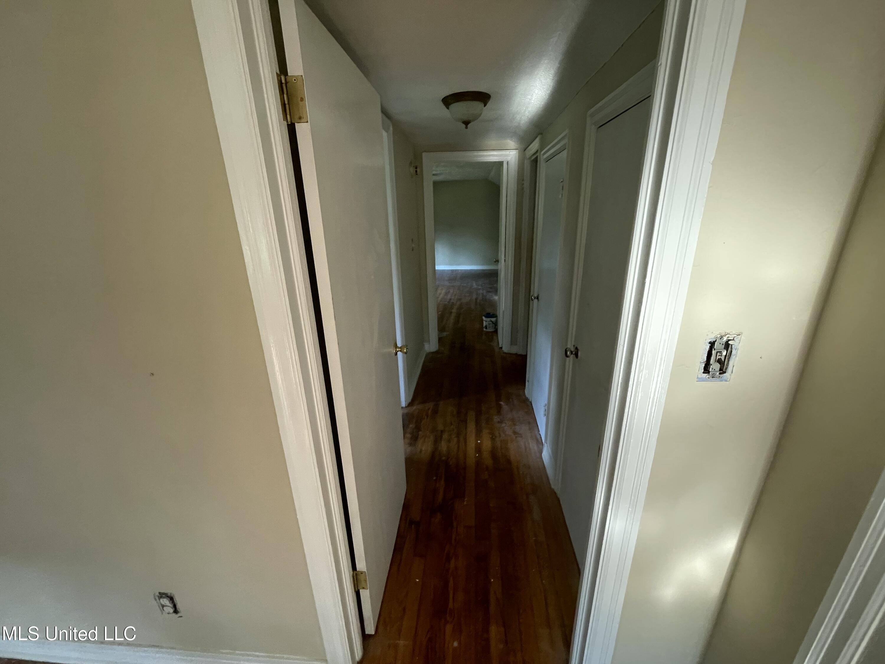219 Constance Lane Columbus, MS 39702 - Photo 21 of 28 Hallway