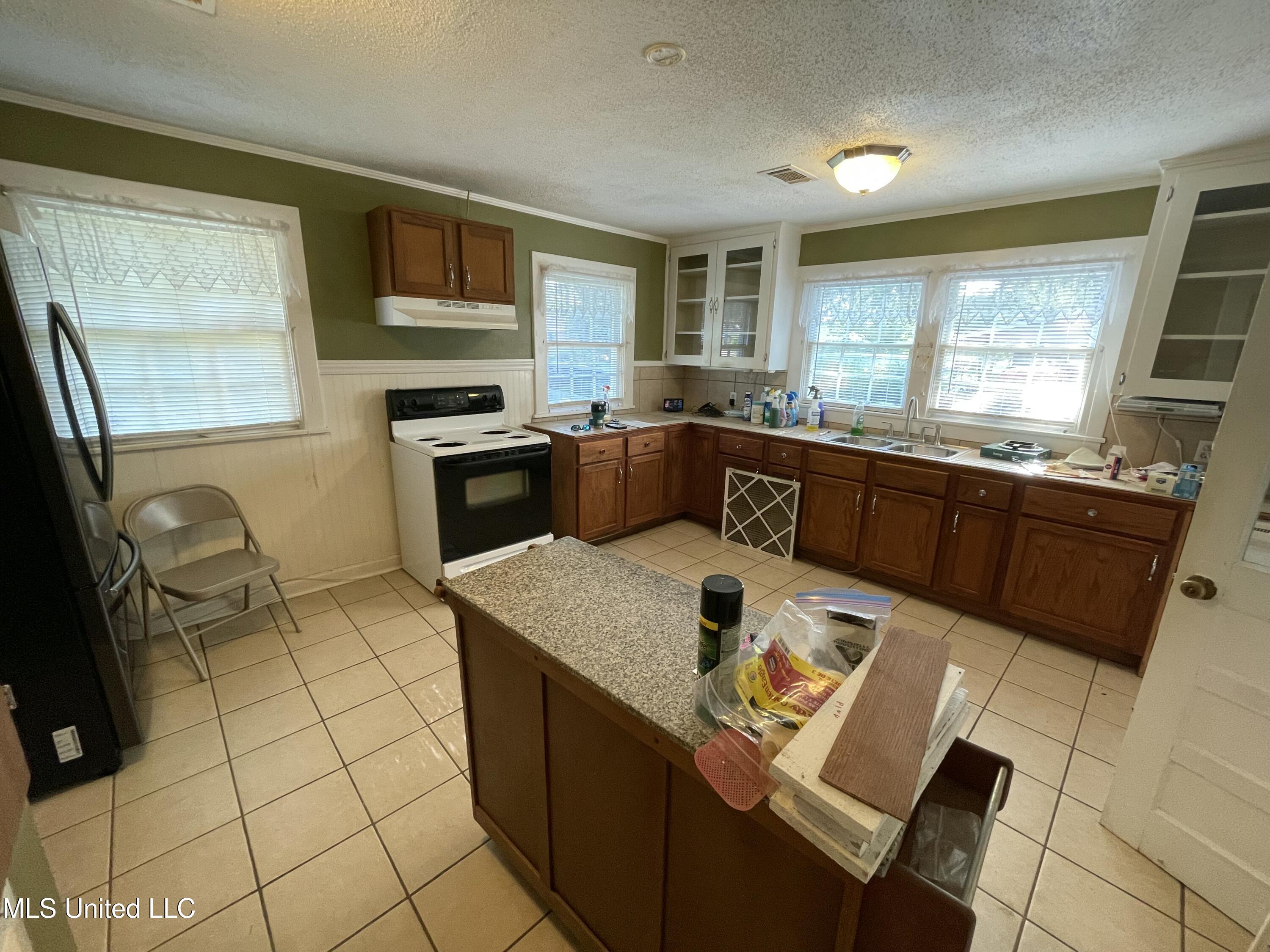219 Constance Lane Columbus, MS 39702 - Photo 6 of 28 Kitchen