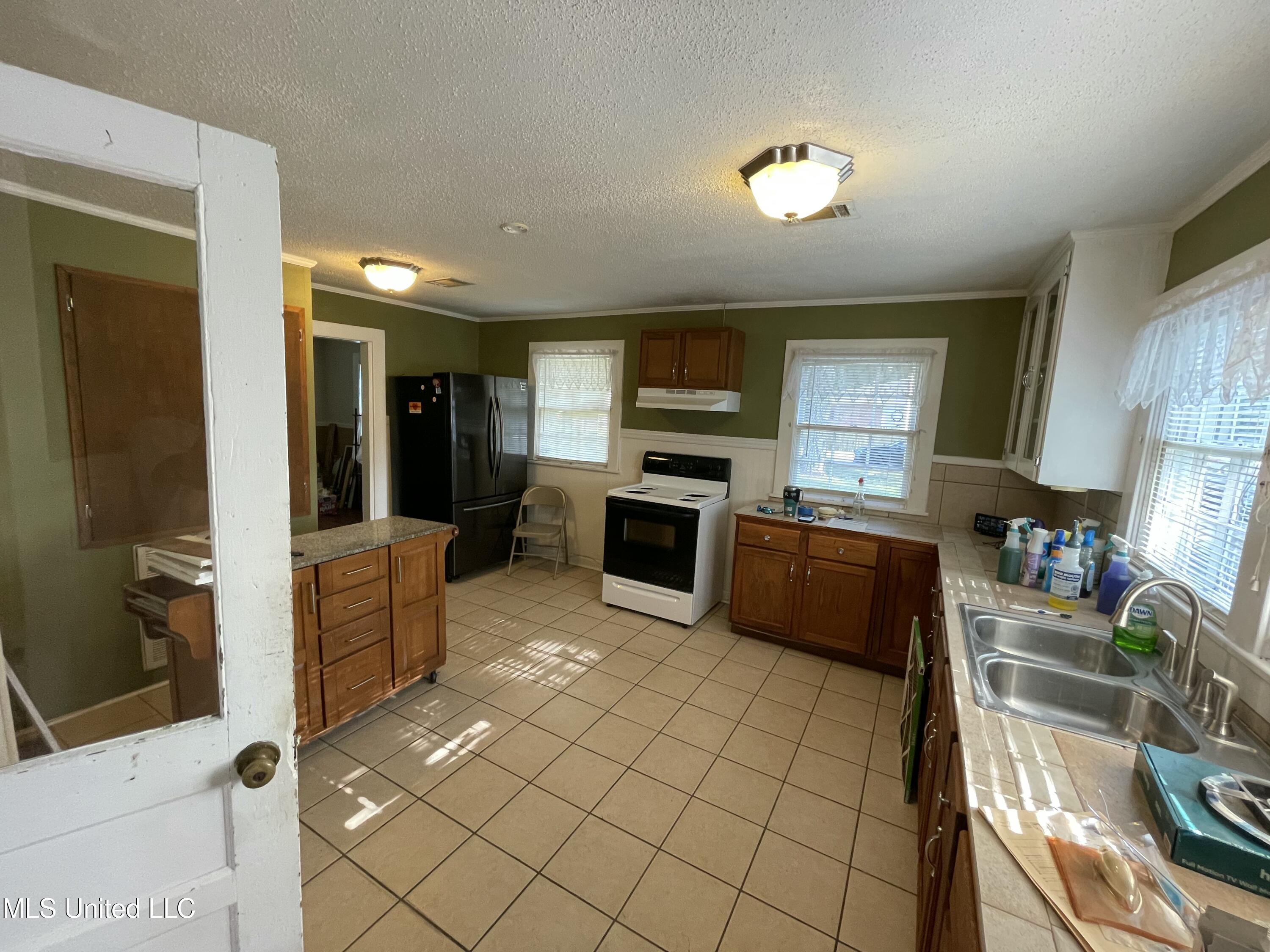 219 Constance Lane Columbus, MS 39702 - Photo 8 of 28 Kitchen