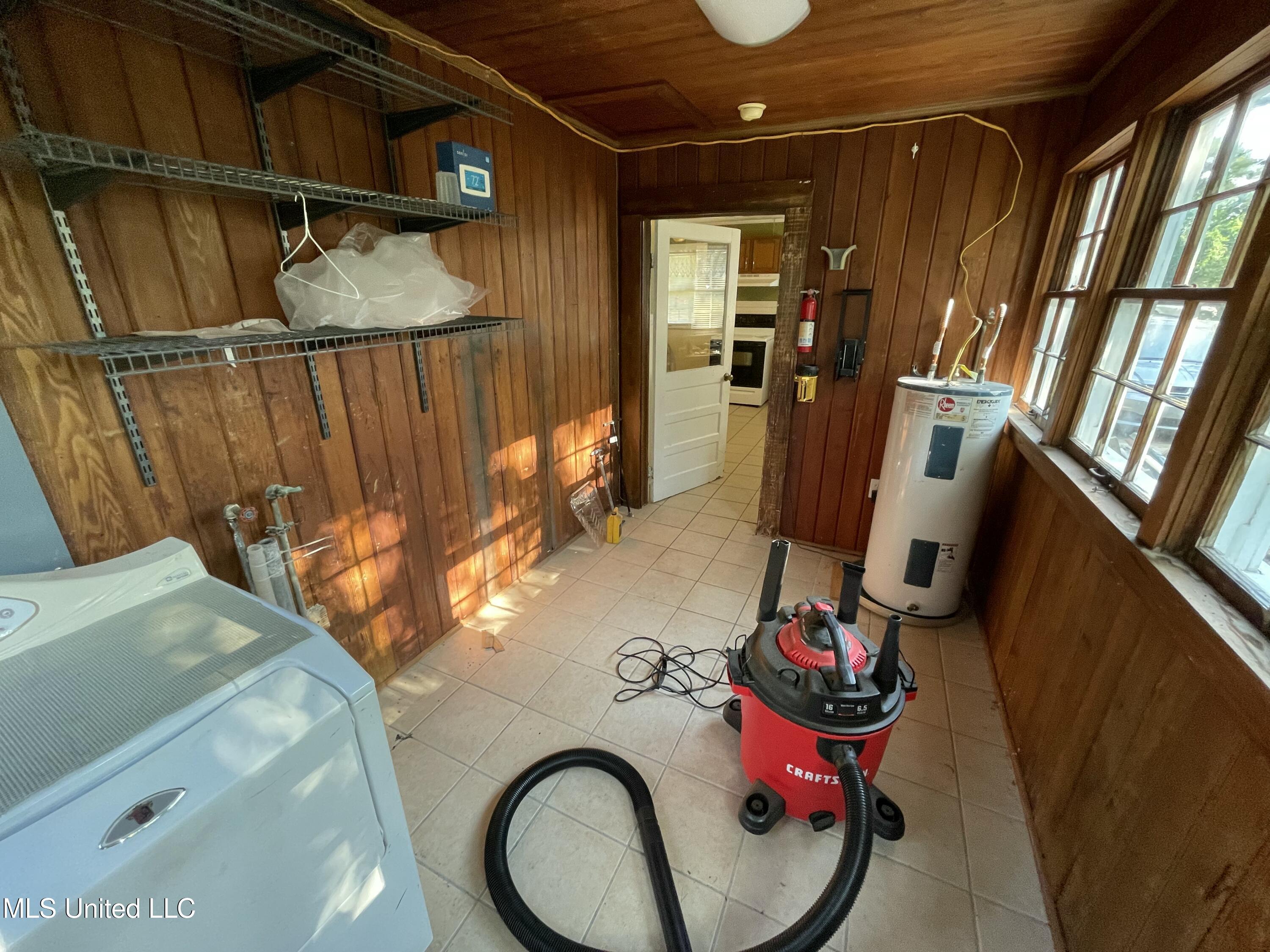 219 Constance Lane Columbus, MS 39702 - Photo 10 of 28 Laundry