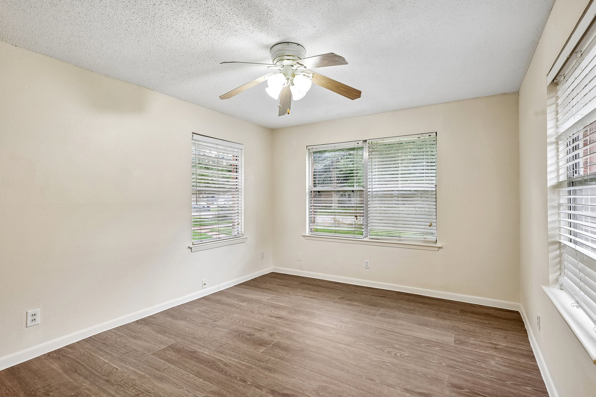6401 Rowan Lane Houston, TX 77074 - Photo 17 of 21
