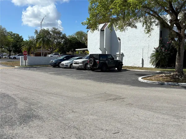 $2,900 | 6512 Kendale Lakes Drive, Unit 903, Miami, FL 33183