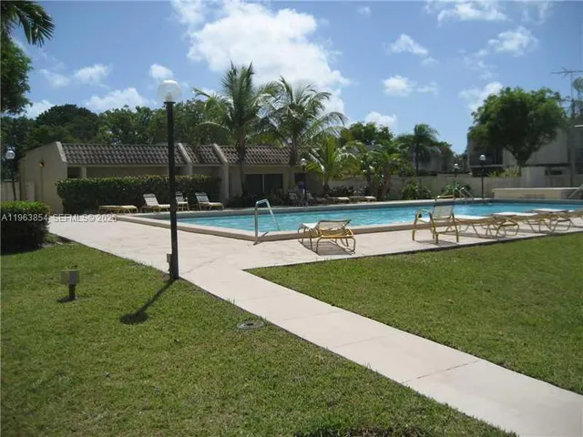 $3,100 | 6512 Kendale Lakes Drive, Unit 903, Miami, FL 33183
