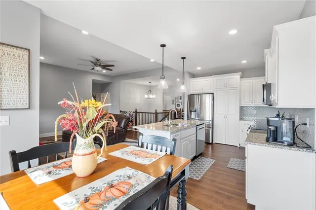 $465,000 | 907 North Willow Court, Tonganoxie, KS 66086