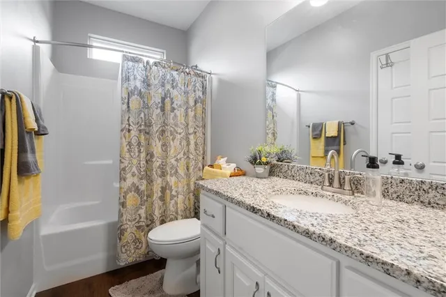 $465,000 | 907 North Willow Court, Tonganoxie, KS 66086