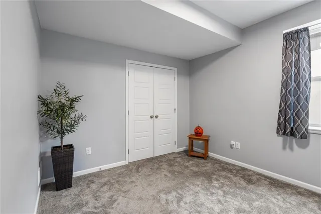 $465,000 | 907 North Willow Court, Tonganoxie, KS 66086