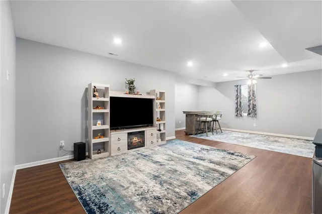 $465,000 | 907 North Willow Court, Tonganoxie, KS 66086