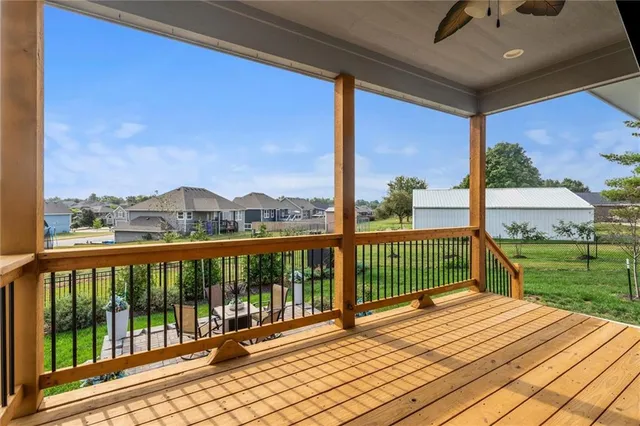 $465,000 | 907 North Willow Court, Tonganoxie, KS 66086