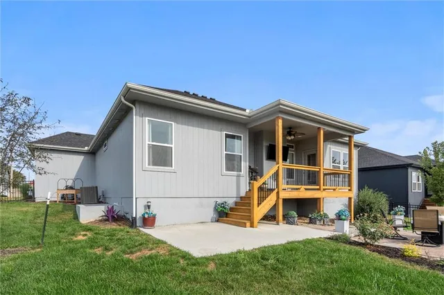 $465,000 | 907 North Willow Court, Tonganoxie, KS 66086
