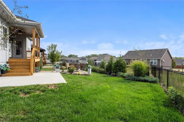 $465,000 | 907 North Willow Court, Tonganoxie, KS 66086