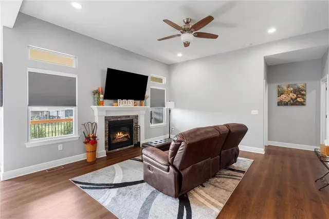 $465,000 | 907 North Willow Court, Tonganoxie, KS 66086