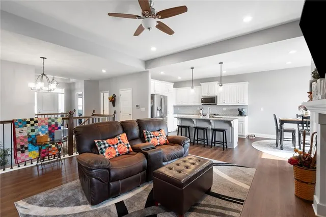 $465,000 | 907 North Willow Court, Tonganoxie, KS 66086