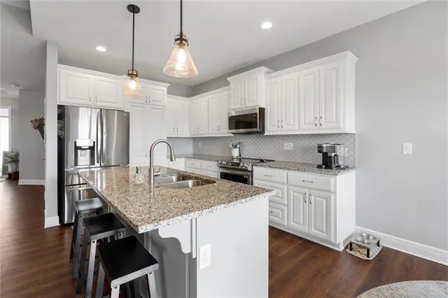 $465,000 | 907 North Willow Court, Tonganoxie, KS 66086