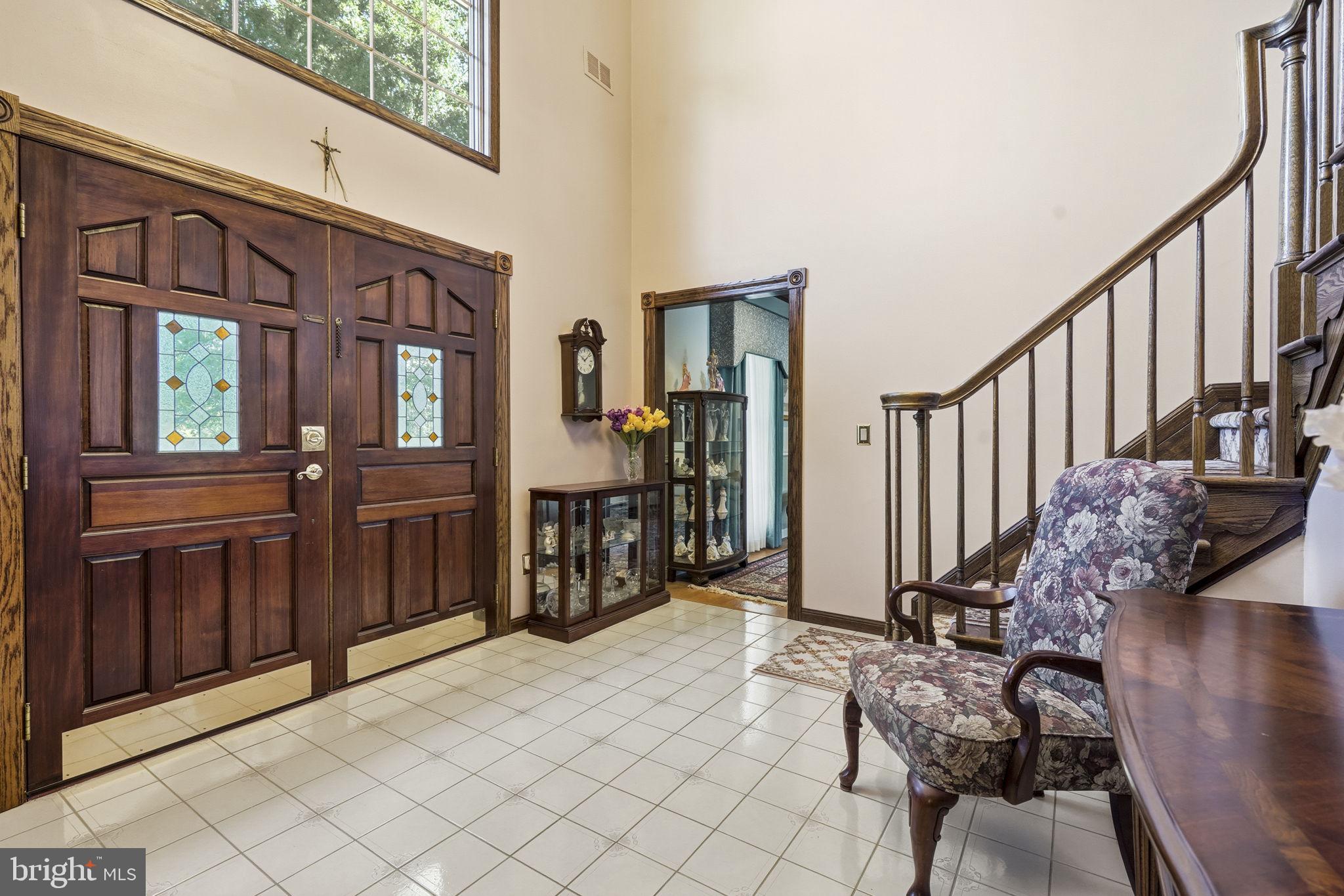 26 Ellisdale Road Allentown, NJ 08501 - Photo 4 of 45 Elegant entryway with stained glass.