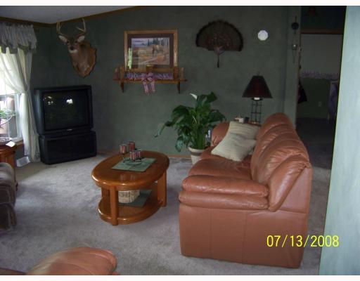478 Lippencott Road Waynesburg, PA 15370 - Photo 5 of 14 Living Room.