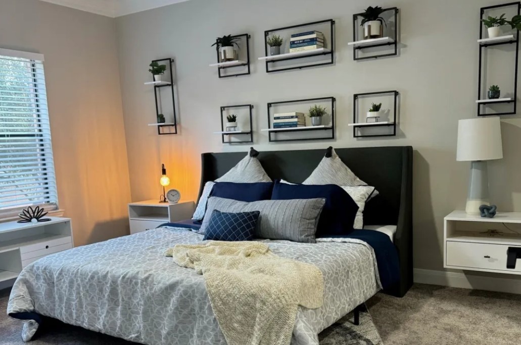 2345 Sage Road, Unit 143 Houston, TX 77056 - Photo 2 of 19 a bedroom with a bed and painting on the wall