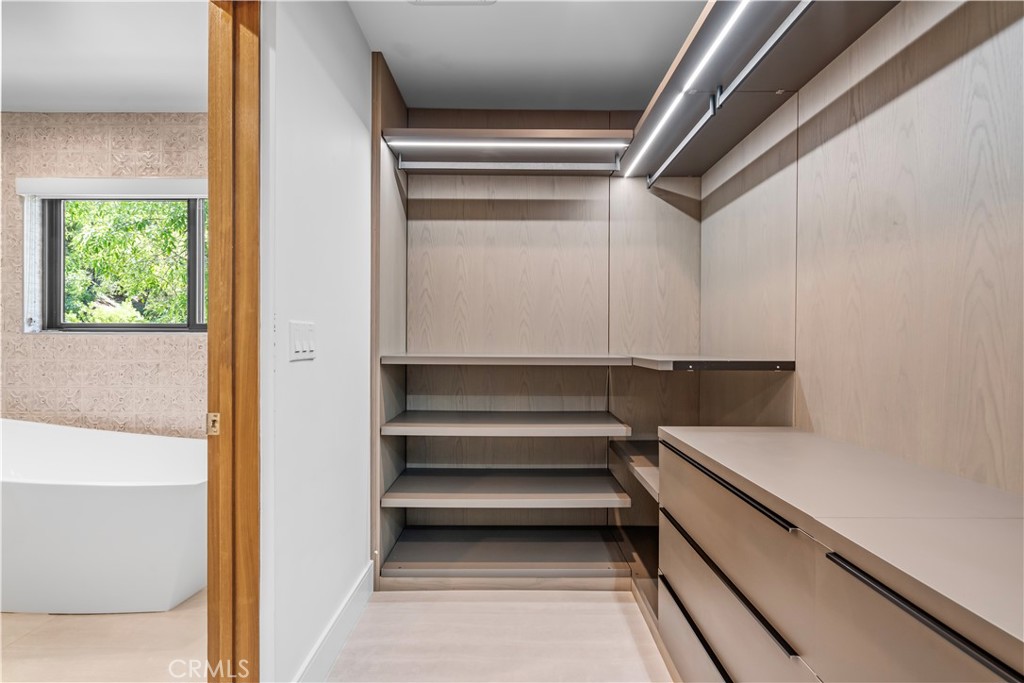 4546 Conchita Way Tarzana, CA 91356 - Photo 26 of 41