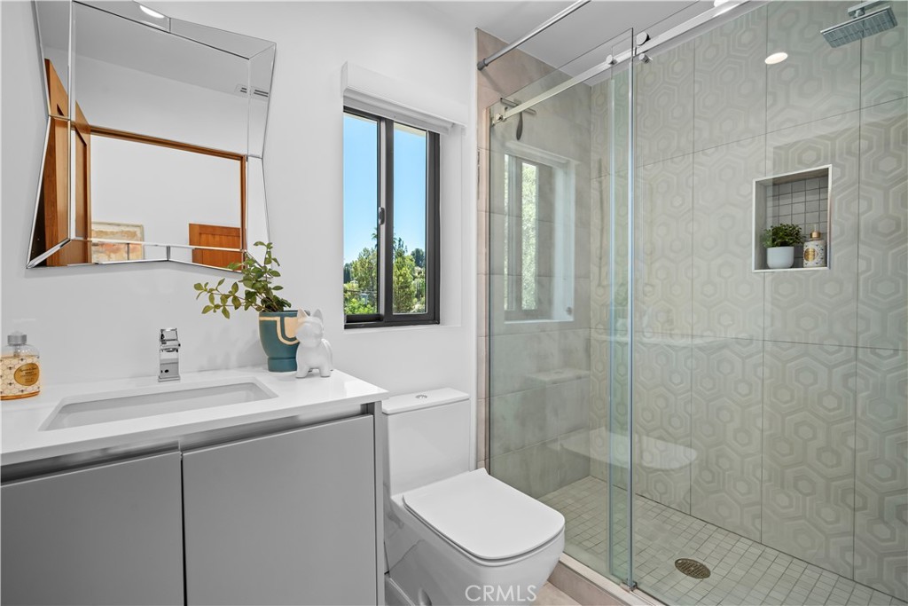 4546 Conchita Way Tarzana, CA 91356 - Photo 30 of 41