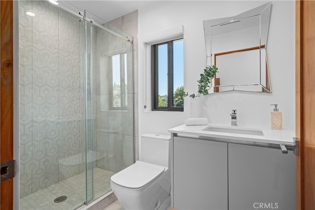 4546 Conchita Way Tarzana, CA 91356 - Photo 32 of 41