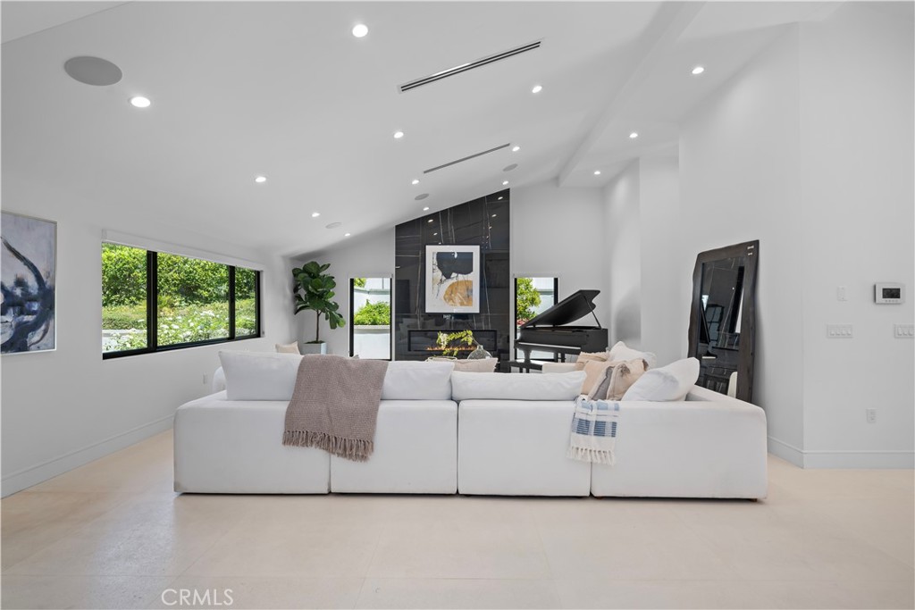 4546 Conchita Way Tarzana, CA 91356 - Photo 4 of 41