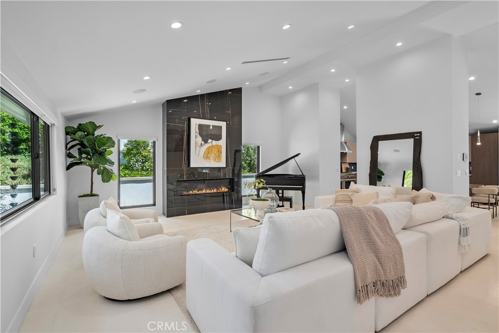 4546 Conchita Way Tarzana, CA 91356 - Photo 5 of 41