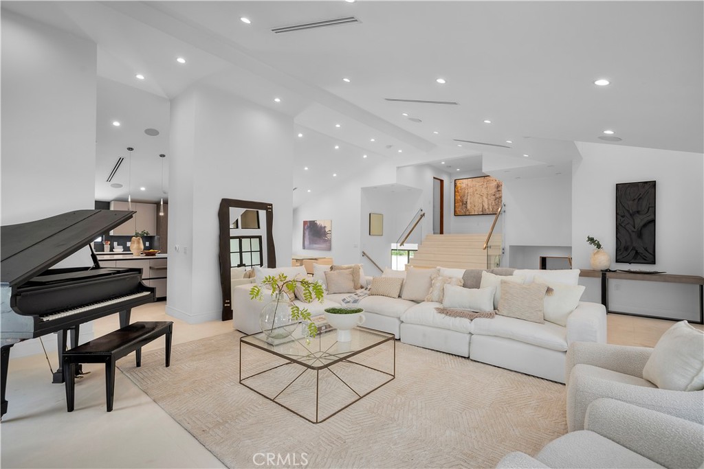 4546 Conchita Way Tarzana, CA 91356 - Photo 6 of 41