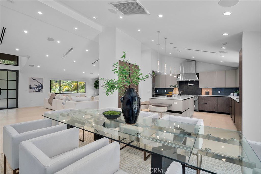 4546 Conchita Way Tarzana, CA 91356 - Photo 7 of 41