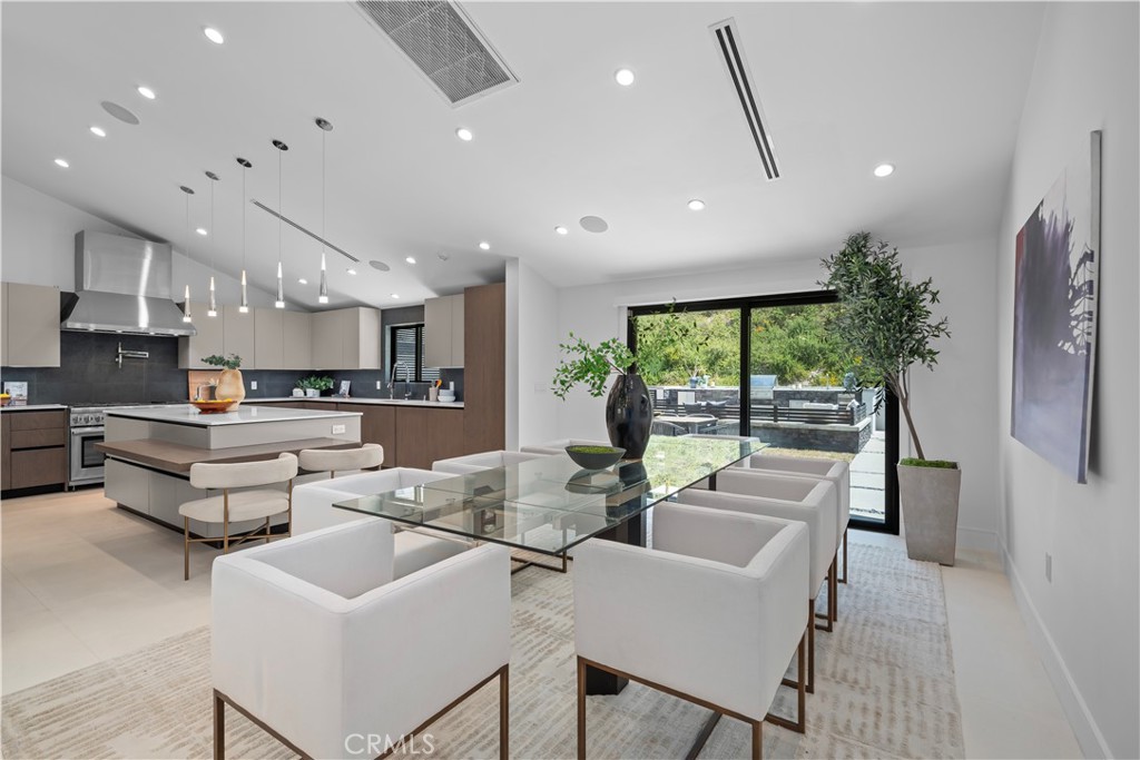 4546 Conchita Way Tarzana, CA 91356 - Photo 8 of 41