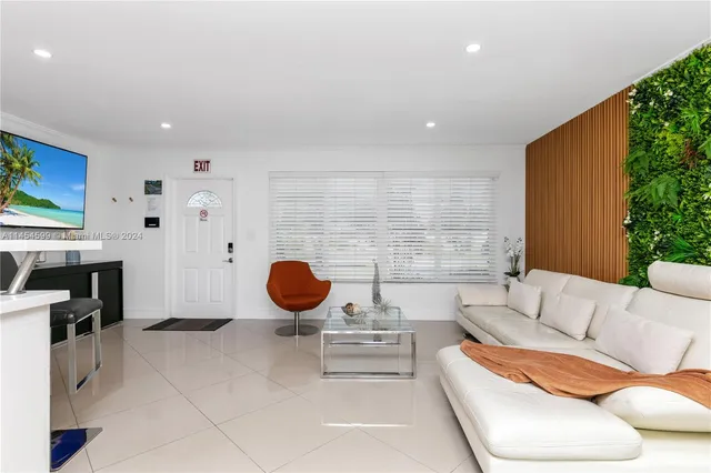 $6,900 | 7670 Simms Street, Unit 7670, Hollywood, FL 33024