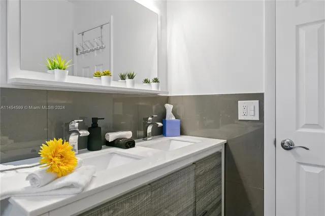 $6,900 | 7670 Simms Street, Unit 7670, Hollywood, FL 33024