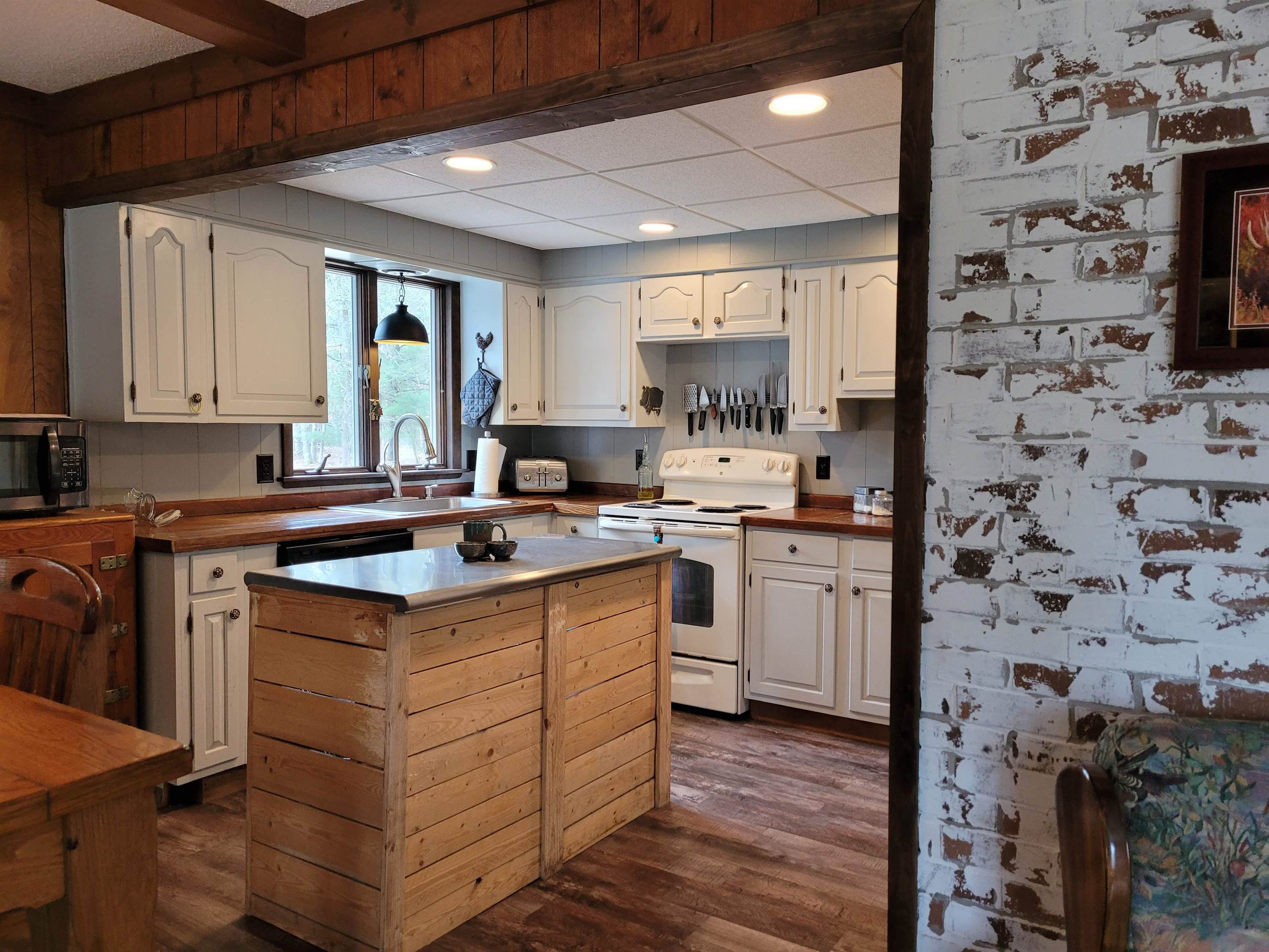 6241 West Wingleton Road Baldwin, MI 49304 - Photo 4 of 34 1898777-4.JPG