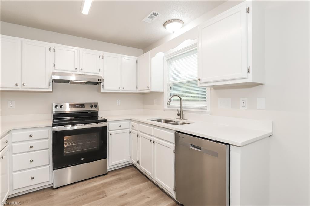 5608 Landerwood Drive Greensboro, NC 27405 - Photo 7 of 16