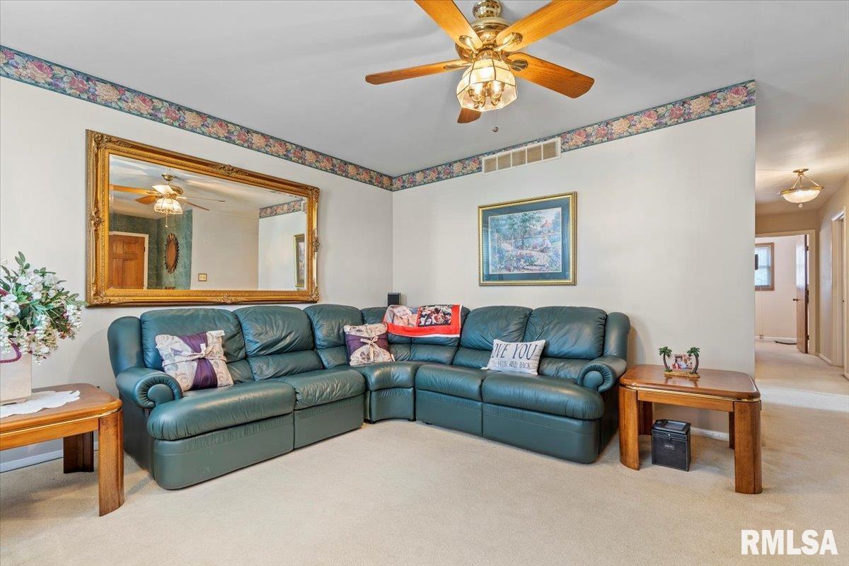 1136 North Indiana Avenue Springfield, IL 62702 - Photo 3 of 31