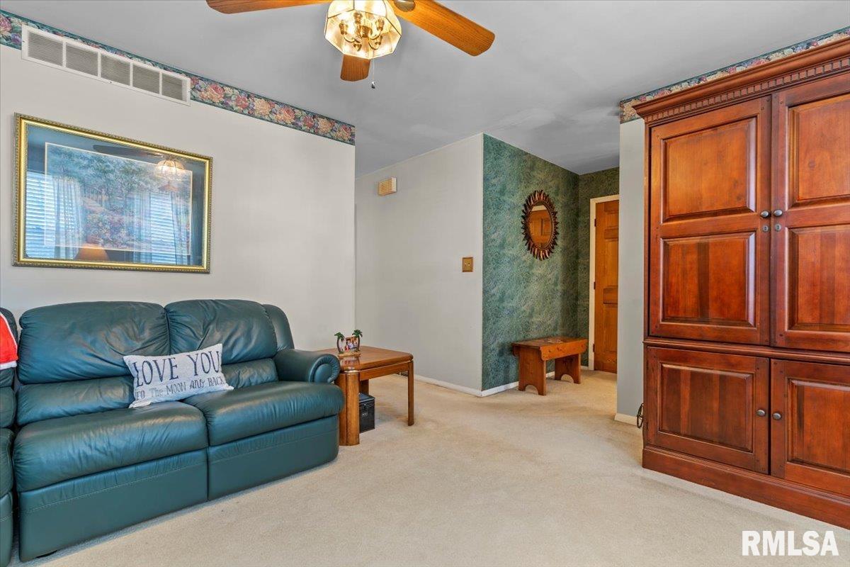 1136 North Indiana Avenue Springfield, IL 62702 - Photo 4 of 31