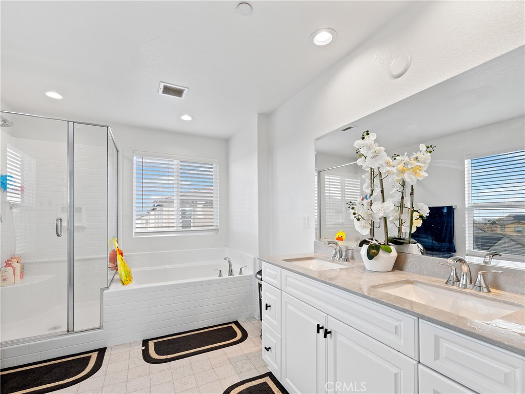 11520 Ferro Street Victorville, CA 92392 - Photo 26 of 40 a bathroom with a tub sink and mirror