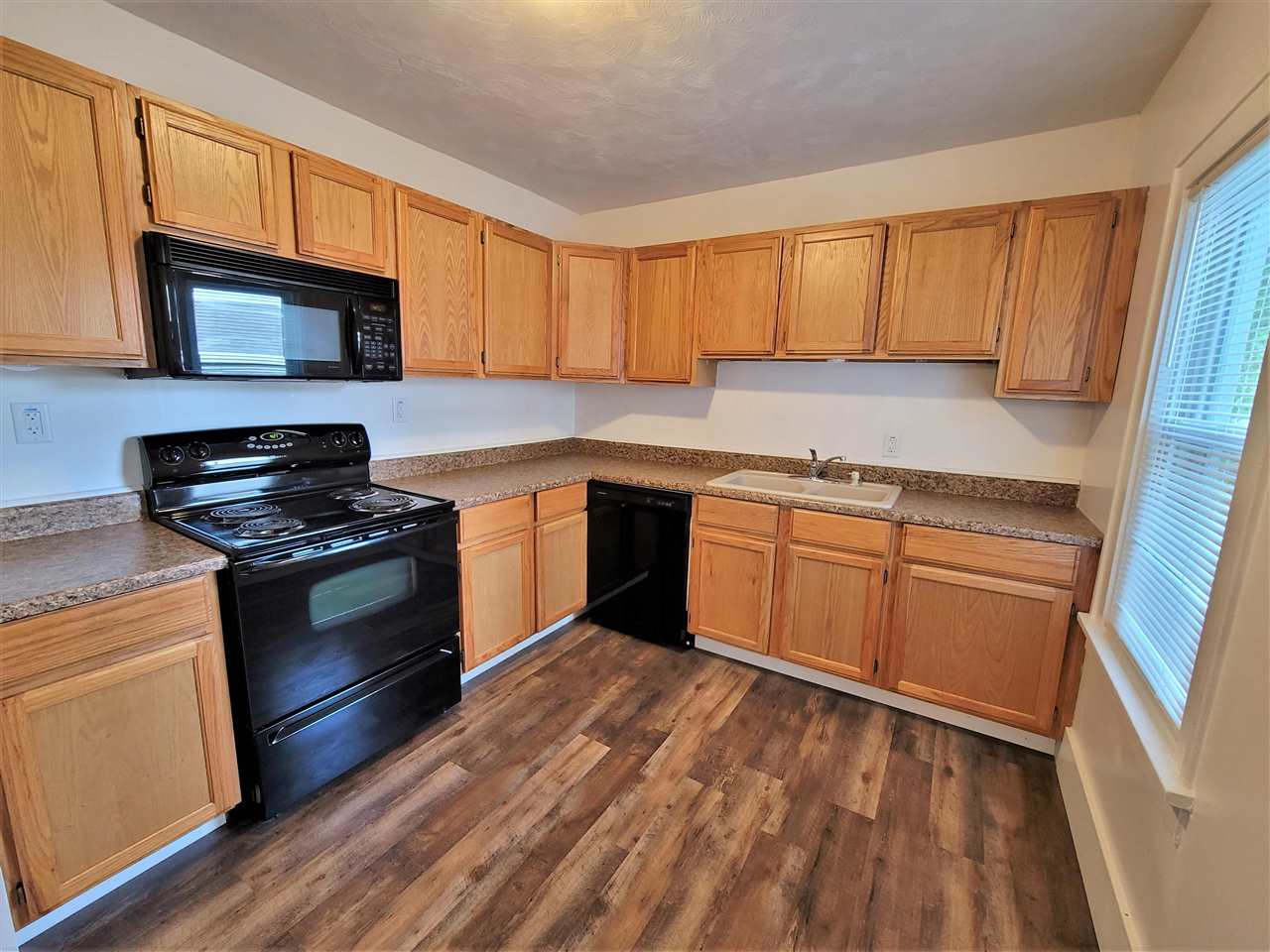 715 North Alpine Road Rockford, IL 61107 - Photo 16 of 37 Lots of Cabinets
