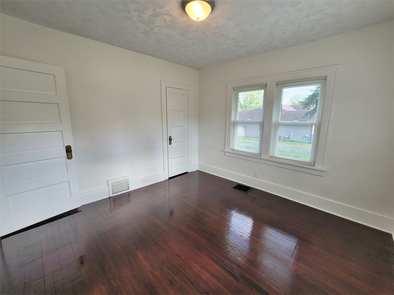 715 North Alpine Road Rockford, IL 61107 - Photo 23 of 37 Spacious