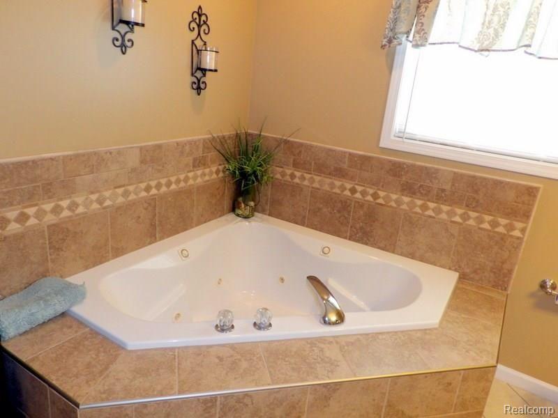 18027 Middlebelt Road Romulus, MI 48174 - Photo 27 of 49 102_6285.JPG