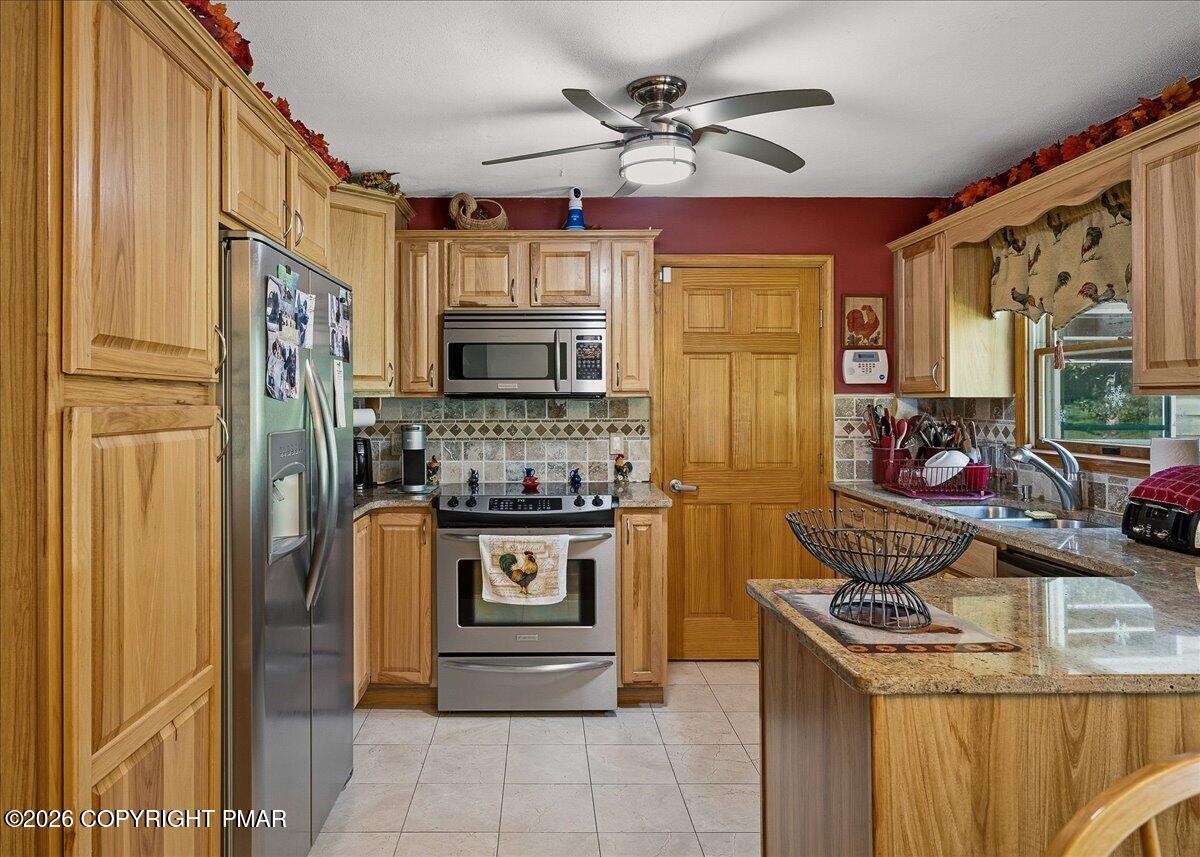 140 Camelback Road Tannersville, PA 18372 - Photo 19 of 44 19-HomeView_Media-140_Camelback_Rd