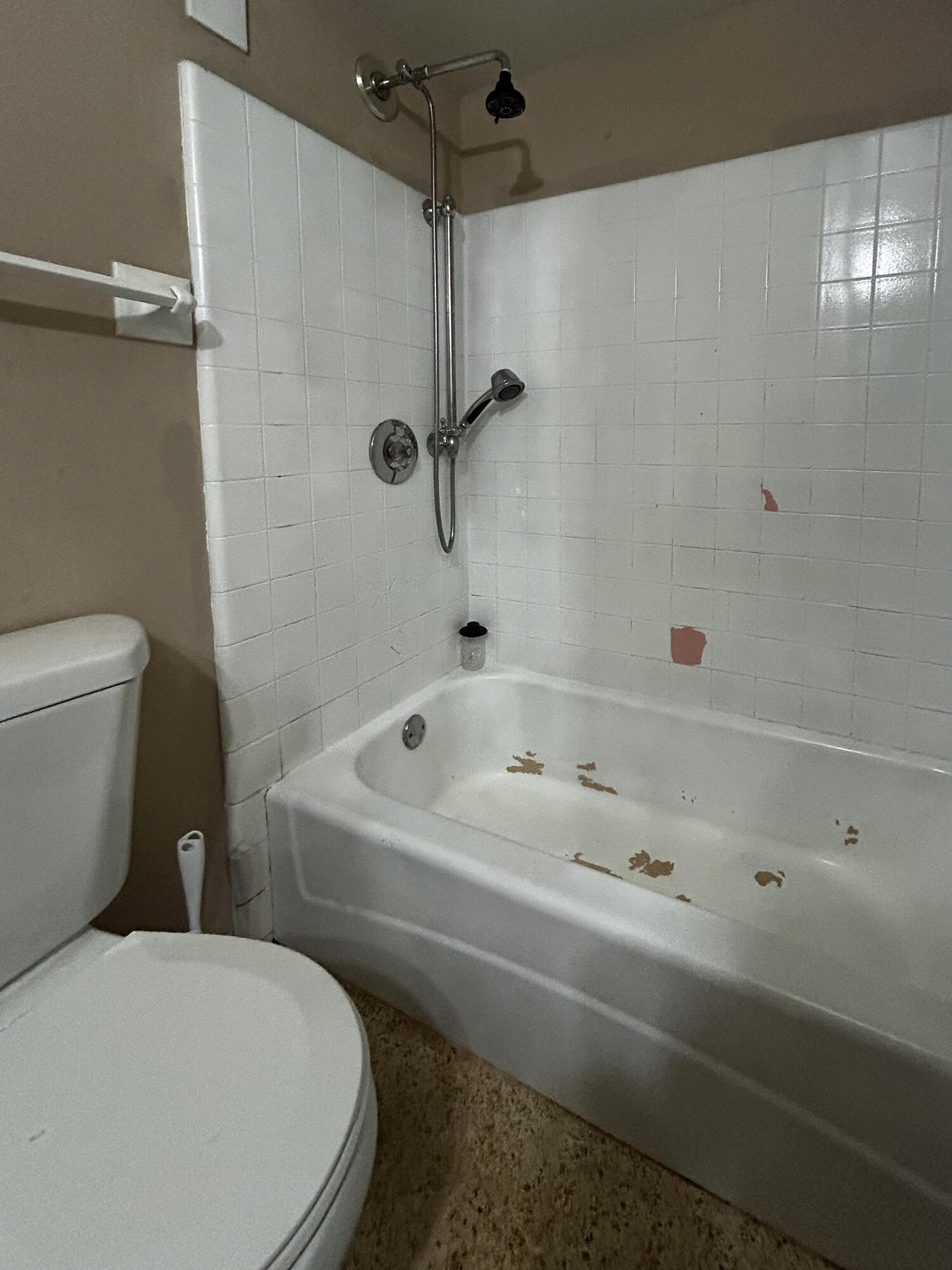 868 Lance Street Sebastian, FL 32958 - Photo 26 of 37 a bathroom with a bathtub and a toilet