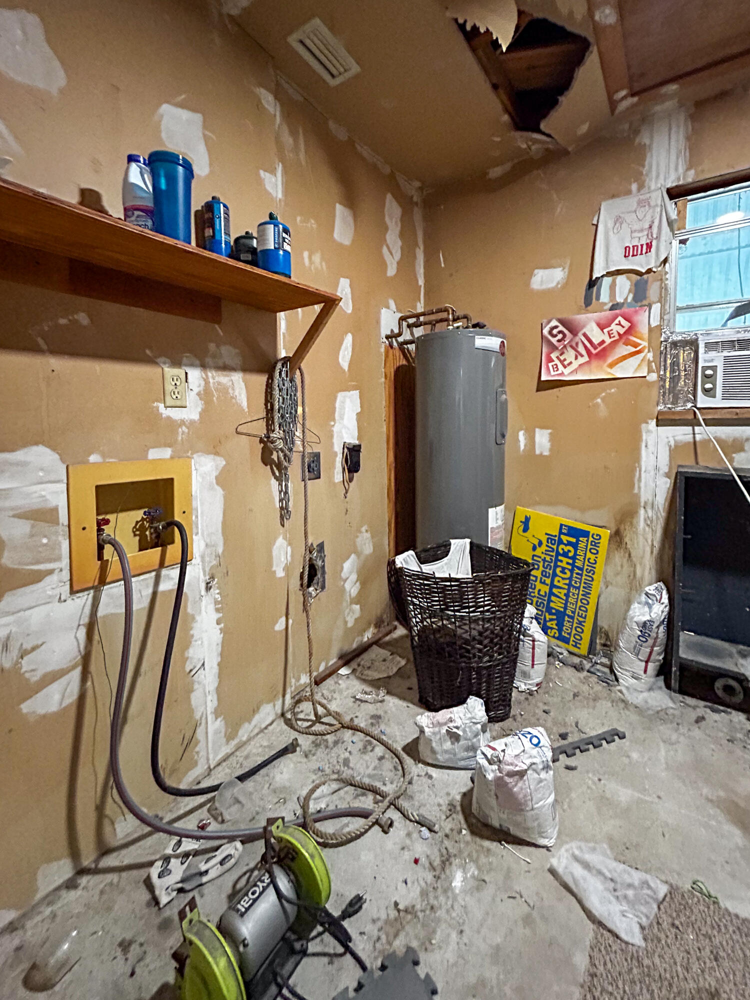 868 Lance Street Sebastian, FL 32958 - Photo 30 of 37 a view of gym equipment and children play room