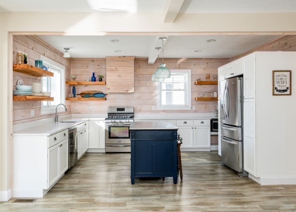 76 E Street Hull, MA 02045 - Photo 15 of 40