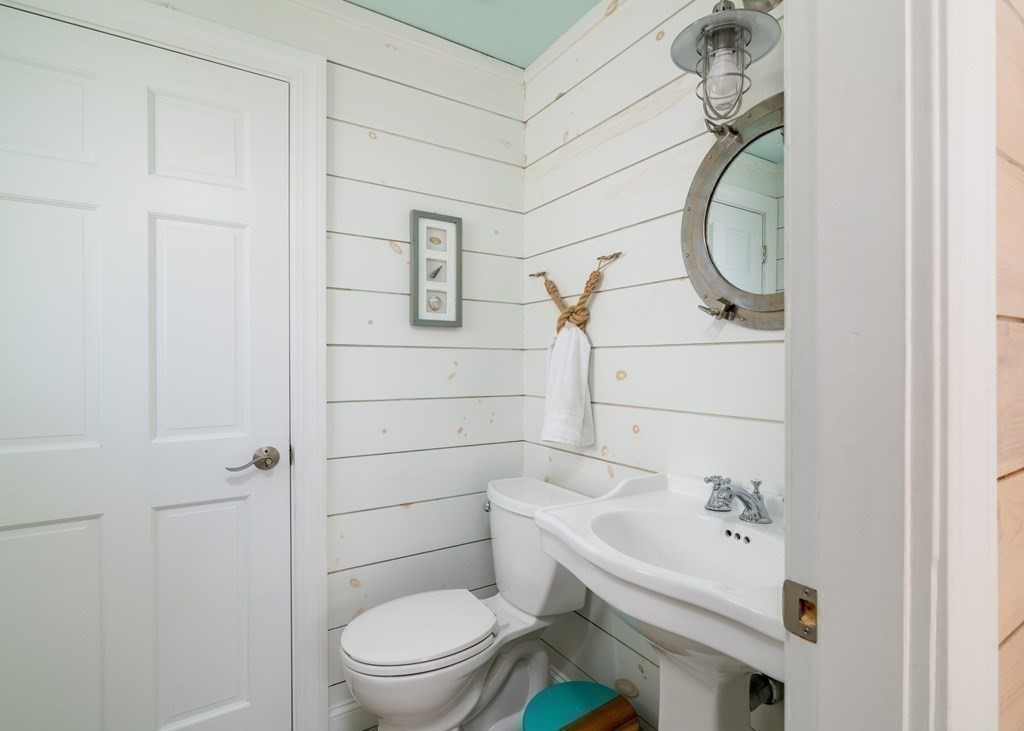 76 E Street Hull, MA 02045 - Photo 19 of 40